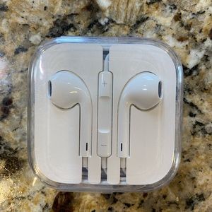 EarPods - new